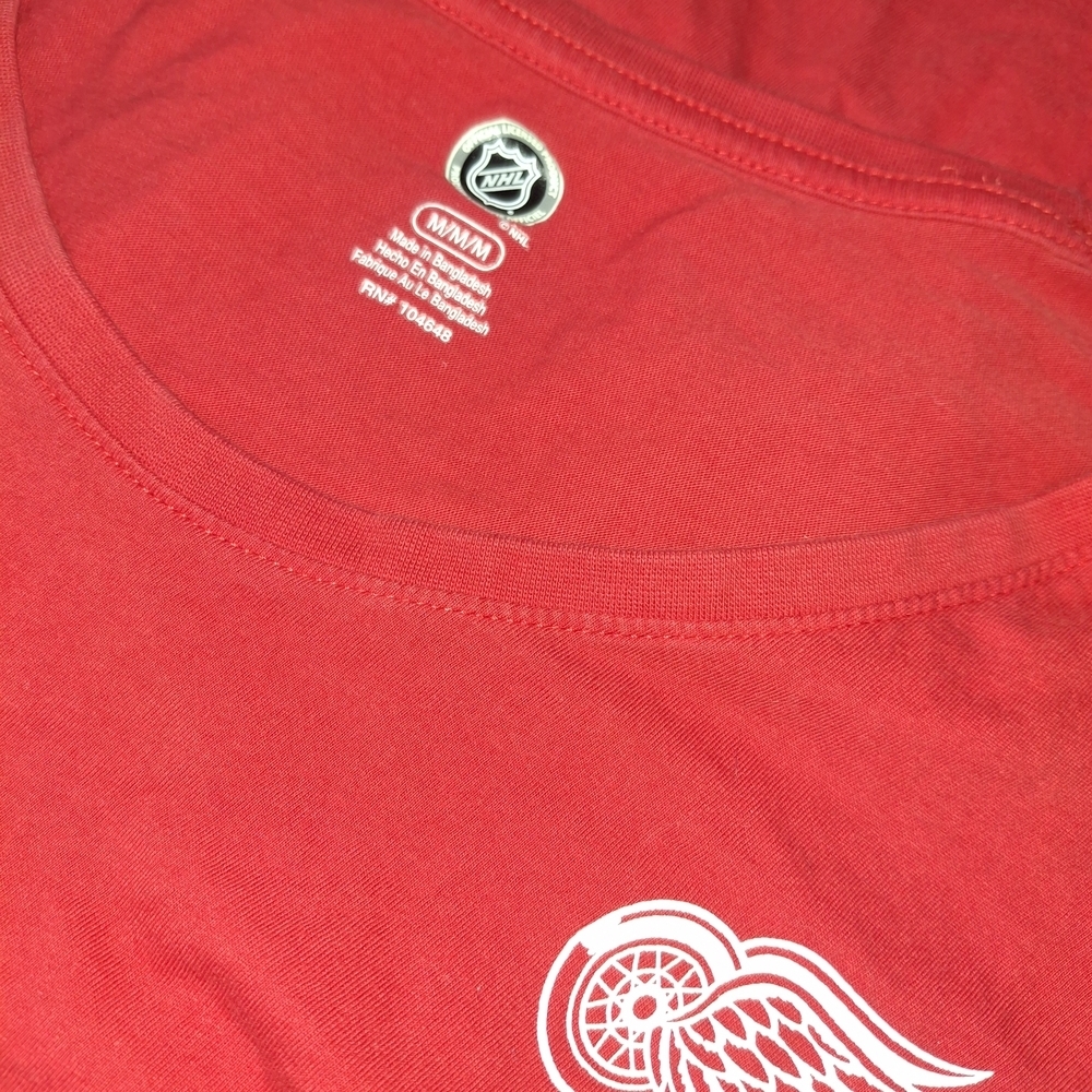 NHL Red Wings Women's Red Tee - Picture 4 of 4